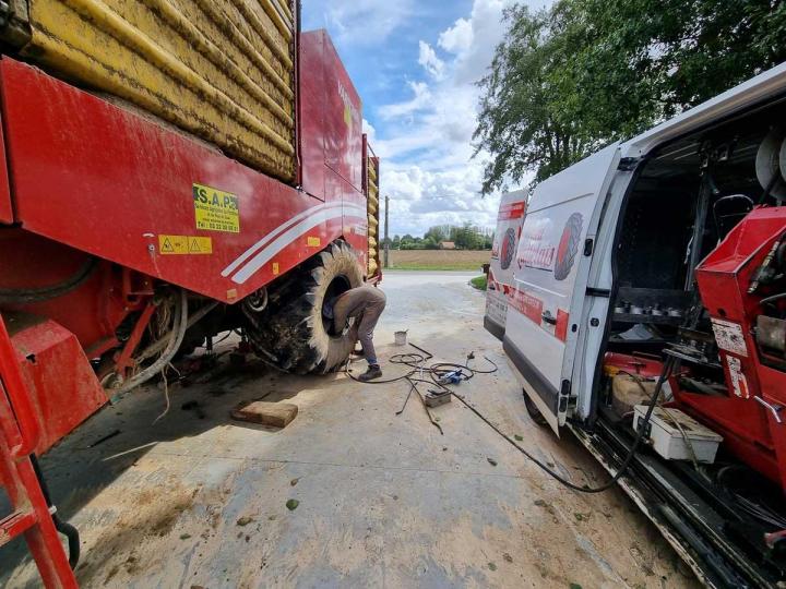 Dépannage pneu engin agricole Bourdainville